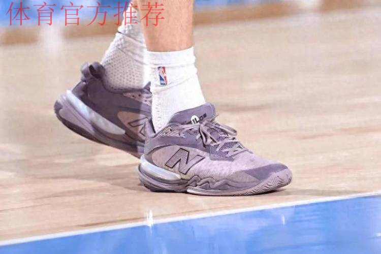 生涯之夜！弗拉格穿着深蓝Hesi Low v2，砍下42分7篮板6助攻